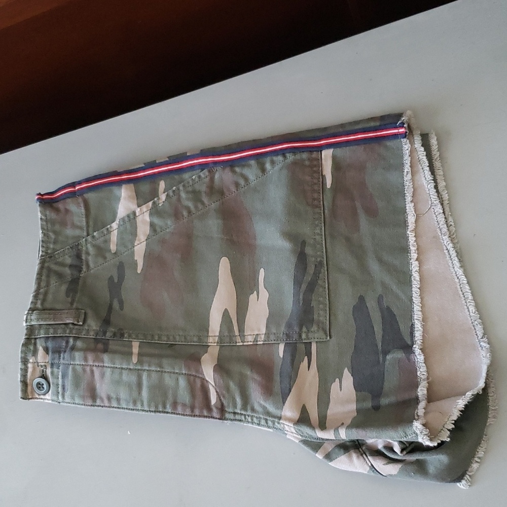 GAP button fly super high waisted camo utility shorts